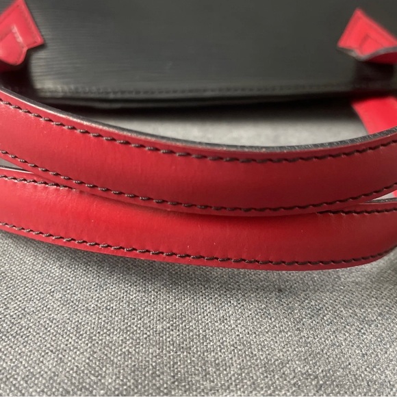 HP 🎉🥳🥳 Rare Louis Vuitton Varenne Epi leather Red Black Louis Vuitton handbag - Picture 8 of 17